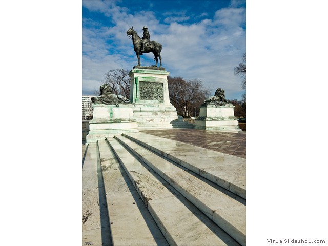02_Horse_Rider_Statue_and_Steps
