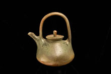 VR Handmade stoneware teapot